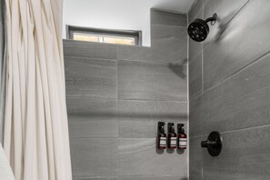 Free toiletries, towels - Private Sauna + Beach: Lake Norden Cabin (Lake Norden)