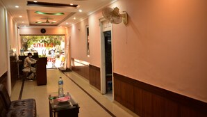 Lobby sitting area - Islamabad Guest House (Islamabad)