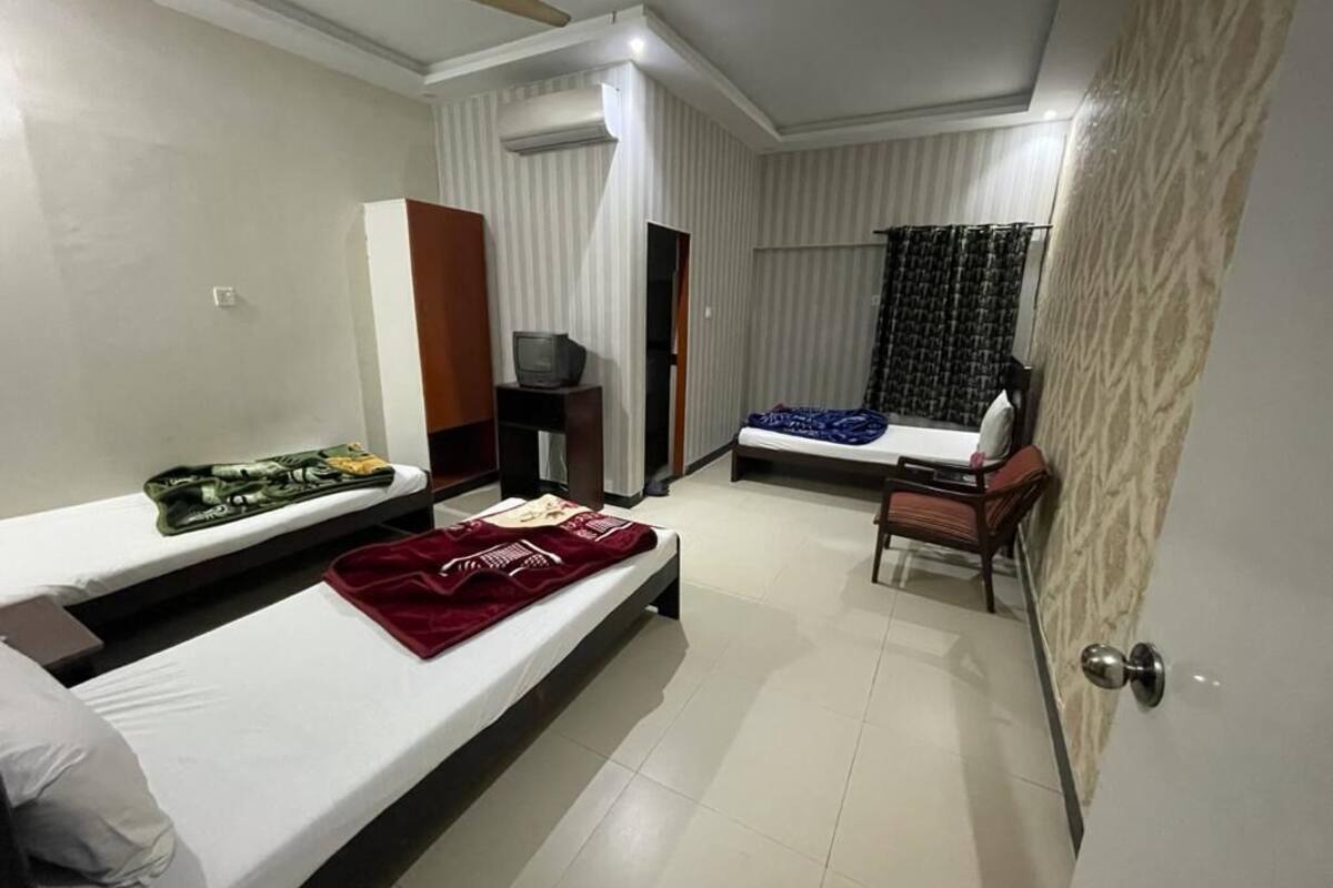 Triple Room | Blackout drapes, WiFi (free)