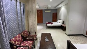 Triple Room | Blackout drapes, WiFi (free) - Islamabad Guest House (Islamabad)
