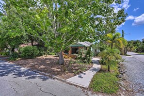 Property grounds - Vibrant Rockledge Home ~ 2 Mi to Cocoa Village! (Rockledge)