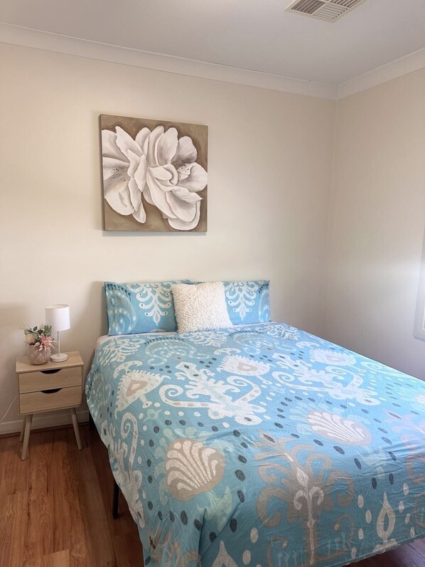 5 dormitorios, tabla de planchar con plancha, wifi gratis y ropa de cama