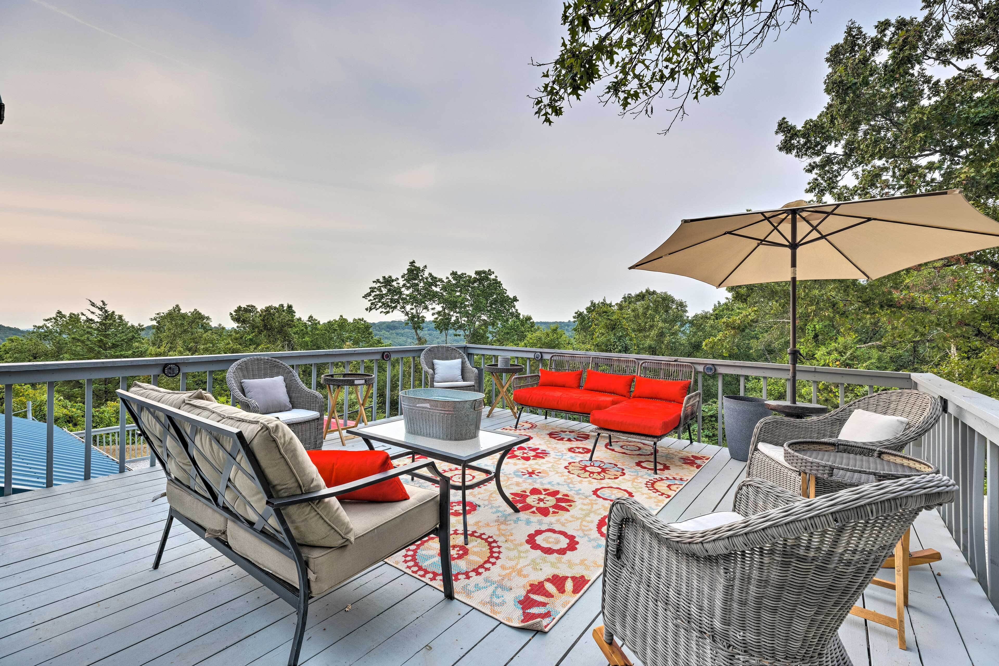 'Hilltop Hideaway' Branson Home on 15 Acres