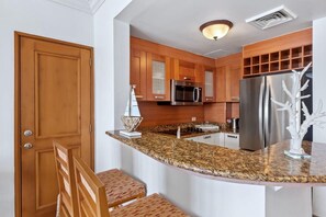 Refrigerador, microondas, parrilla de estufa y lavavajillas 