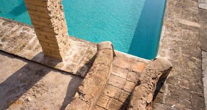 Villa "Luz Casa Valenciana Siglo XIX" with Mountain View, Pool & Wi-Fi