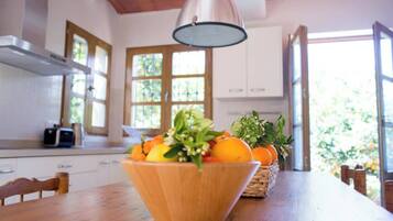 KylskÄp, mikrovÄgsugn, ugn och spishÀll