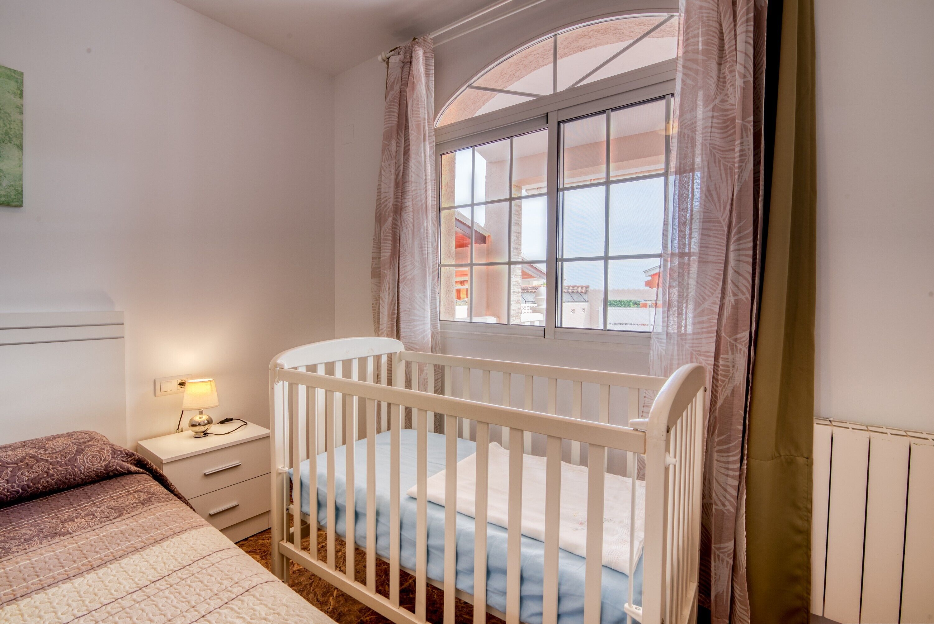 4 habitaciones, tabla de planchar con plancha y wifi gratis 