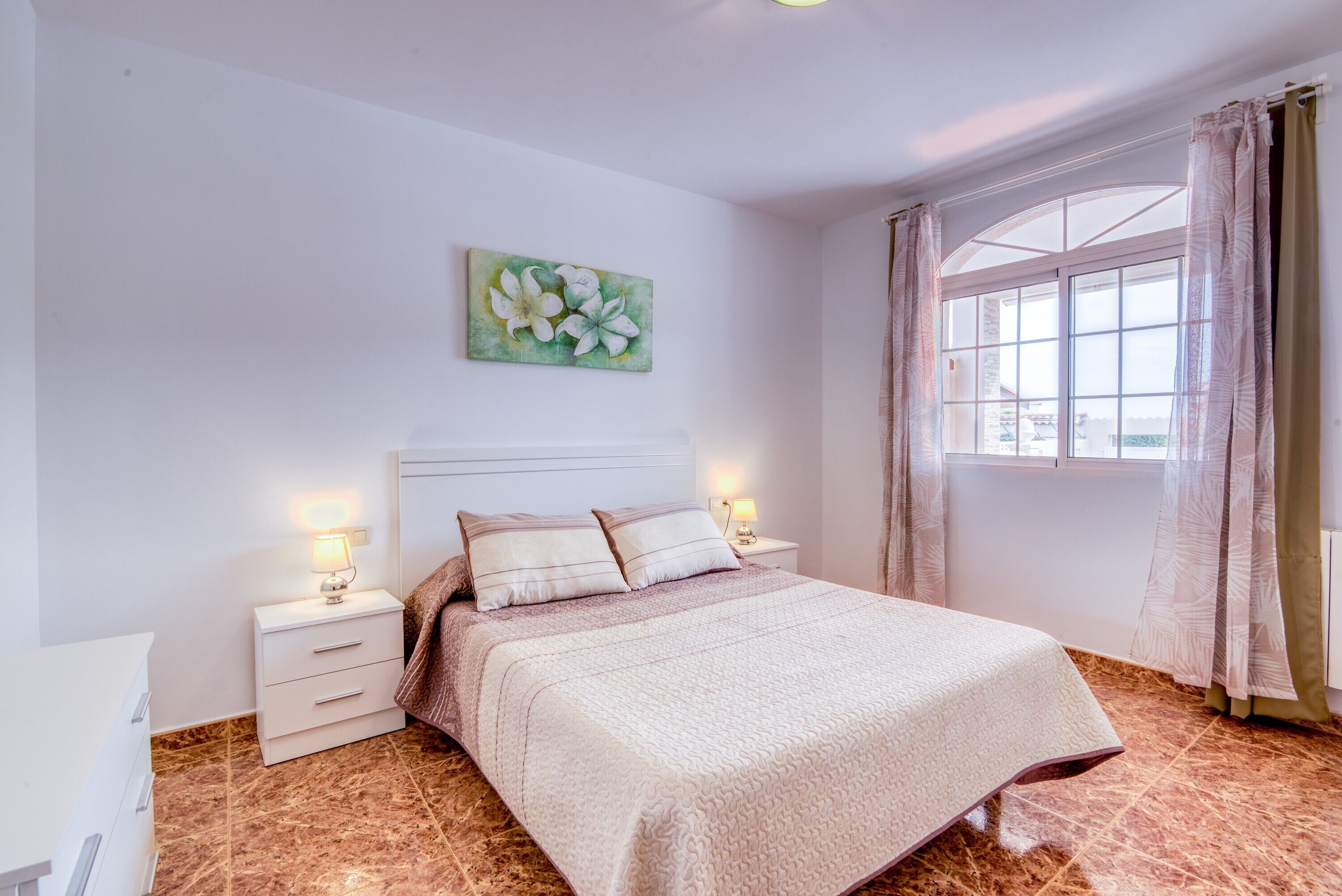 4 habitaciones, tabla de planchar con plancha y wifi gratis 