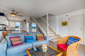 Televisie, een dvd-speler en een stereo