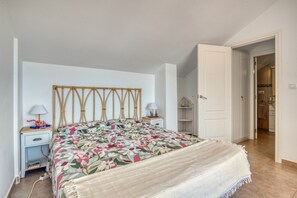 2 bedrooms, iron/ironing board, free WiFi, bed sheets - House "Jardines de Denia III" with Sea Views, Pool, Wi-Fi, A/C, Terrace and Garden (Denia)