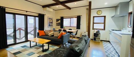 Maison familiale | Aire de séjour | Téléviseur