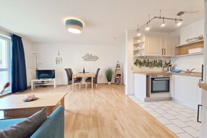 Interior - Höftresidenz - Cabin 11: 59m², 2-room, 4 pers., terrace, WLAN, dog (Mönchgut)