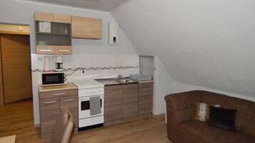 Microwave, coffee/tea maker, cookware/dishes/utensils