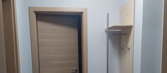 Hallo, Sie können parken kostenlos auf die Straße.