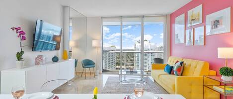 Televisión, oficina