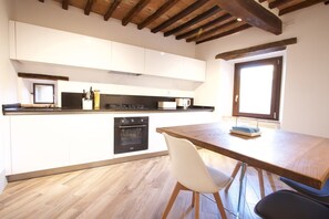 Kühlschrank, Ofen, Herdplatte, Geschirrspüler