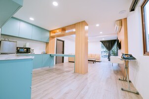 Superior Studio Suite | Ruang tamu | 40 inci televisyen LED dengan kabel, TV 