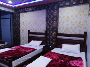 مكواة/لوح كي وواي فاي مجانًا وملاءات أسرّة