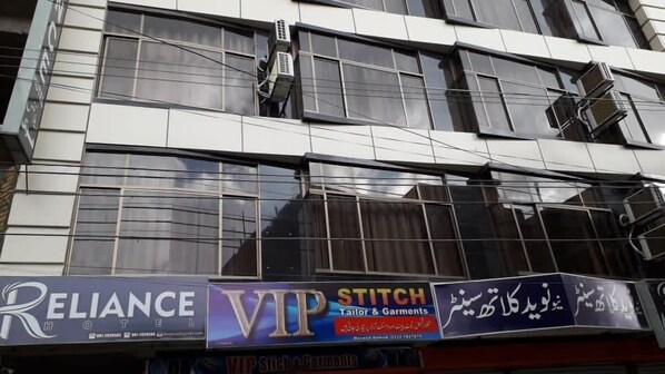 المنشأة من الخارج