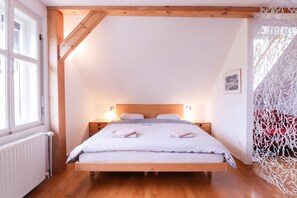 3 bedrooms, desk, iron/ironing board, travel cot - Apartment in the heart of Bled with views (Bled)