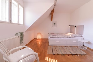 3 bedrooms, desk, iron/ironing board, travel cot