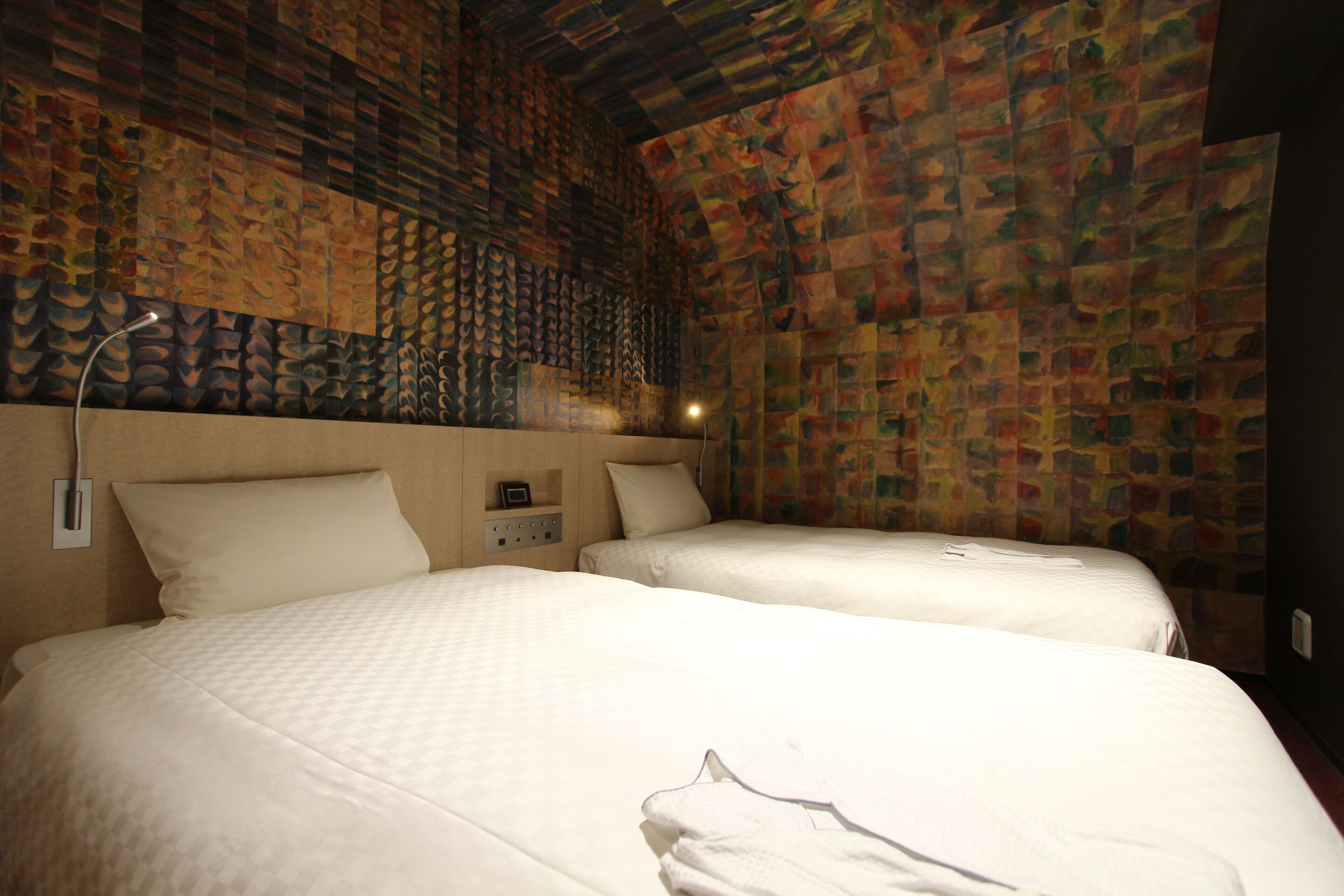 deluxe twin room, non smoking | 1 bedroom, desk, free wifi, bed sheets