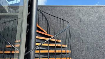 2 bedrooms, premium bedding, down duvets, memory-foam beds