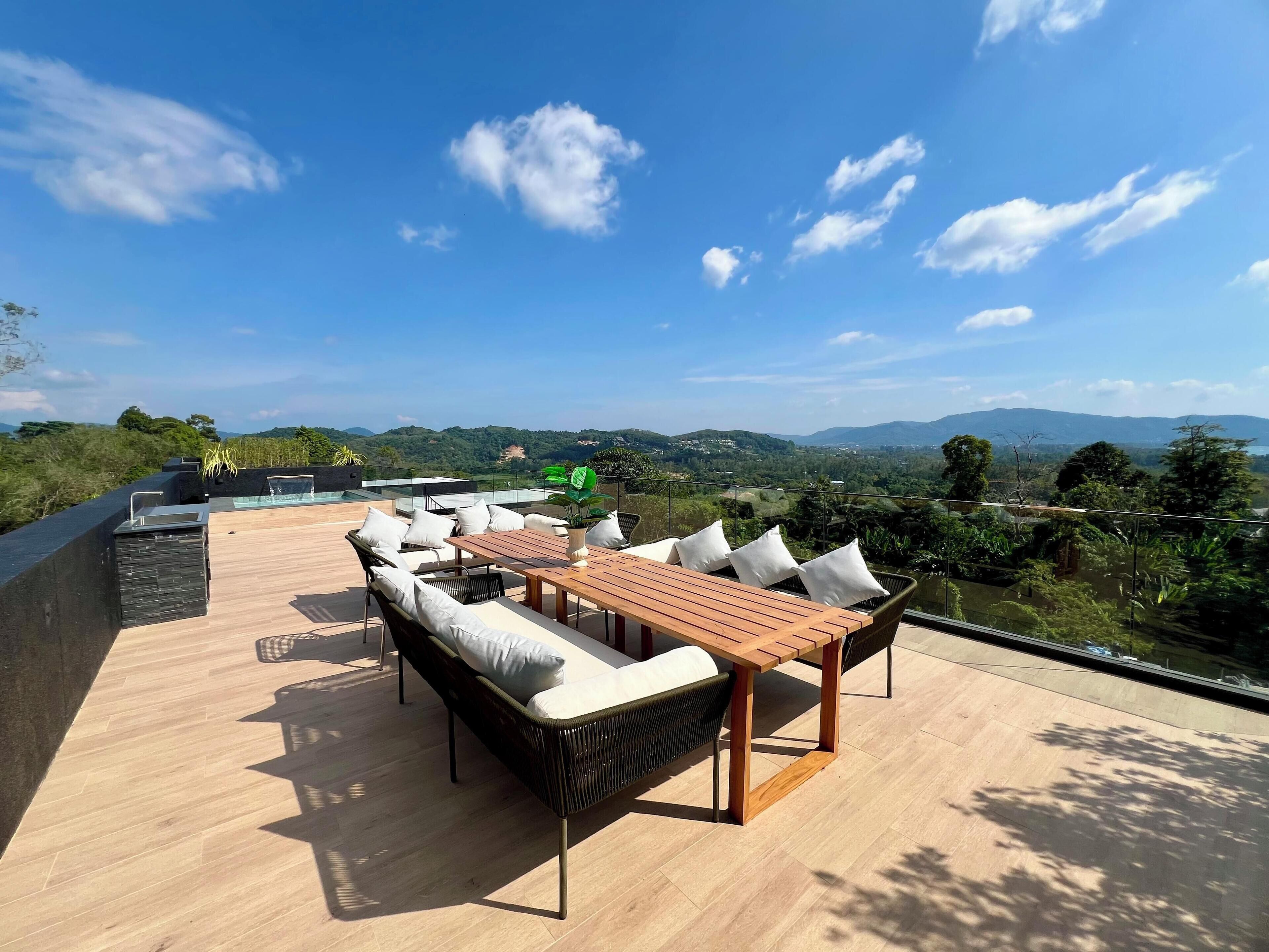 42-inch Smart TV with digital channels, TV, Netflix