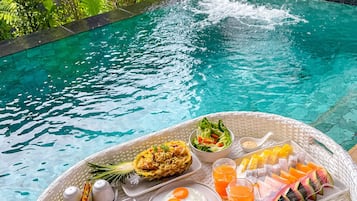 Daily continental breakfast (THB 500 per person)