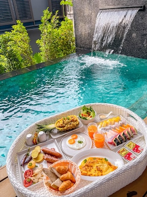 Se ofrece un desayuno continental (500 THB por persona)