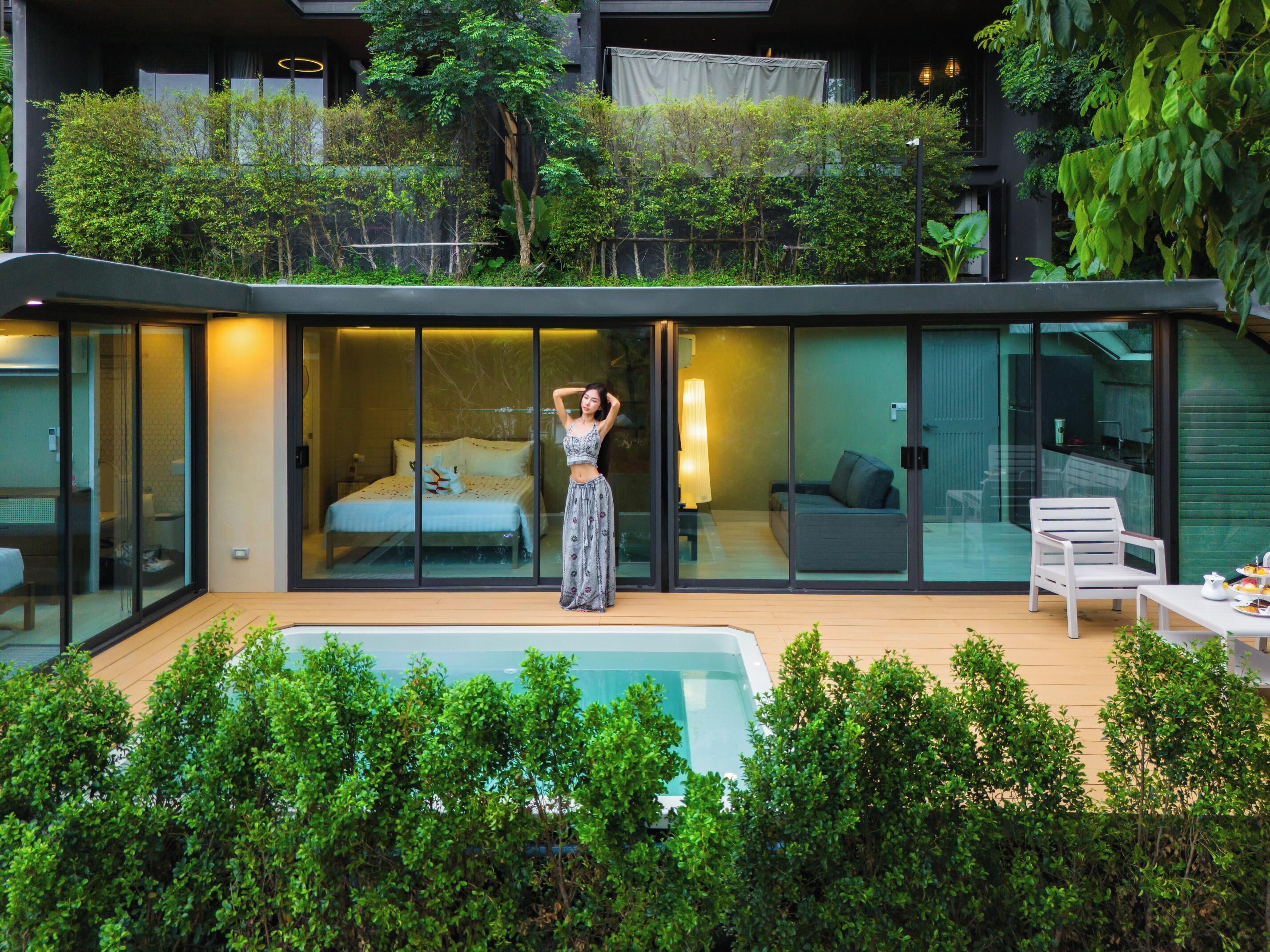 2 Bedrooms Modular Cabin with Private Pool | Terrace/patio