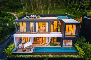 4 Bedroom Villa with Private Pool | 高級寢具、羽絨被、記憶棉床墊、房內夾萬