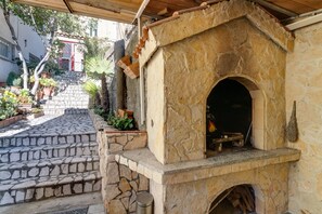 المنطقة المحيطة بالمنشأة