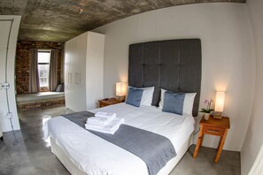9 slaapkamers, een strijkplank/strijkijzer, wifi, beddengoed