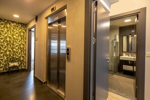 Lift - Green Parrot Hotel (Istanbul)