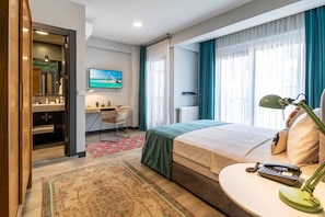 Chambre Deluxe Double ou avec lits jumeaux | Literie de qualité supérieure, minibar, bureau