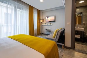 Roba de llit d'alta qualitat, minibar i escriptori