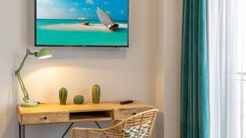 Ropa de cama de alta calidad, minibar y escritorio