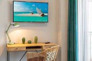 Habitació doble o amb dos llits individuals Deluxe | Roba de llit d'alta qualitat, minibar i escriptori