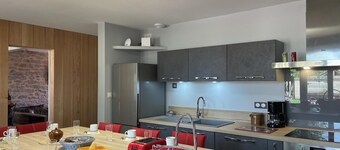 Charming Renovated Cottage in Pierrefitte-sur-Loire, Countryside View