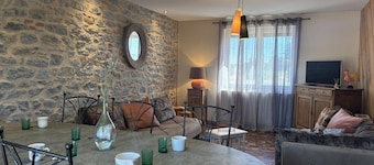 Charming Renovated Cottage in Pierrefitte-sur-Loire, Countryside View