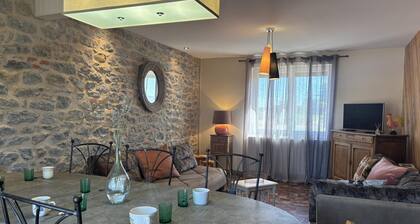 Charming Renovated Cottage in Pierrefitte-sur-Loire, Countryside View