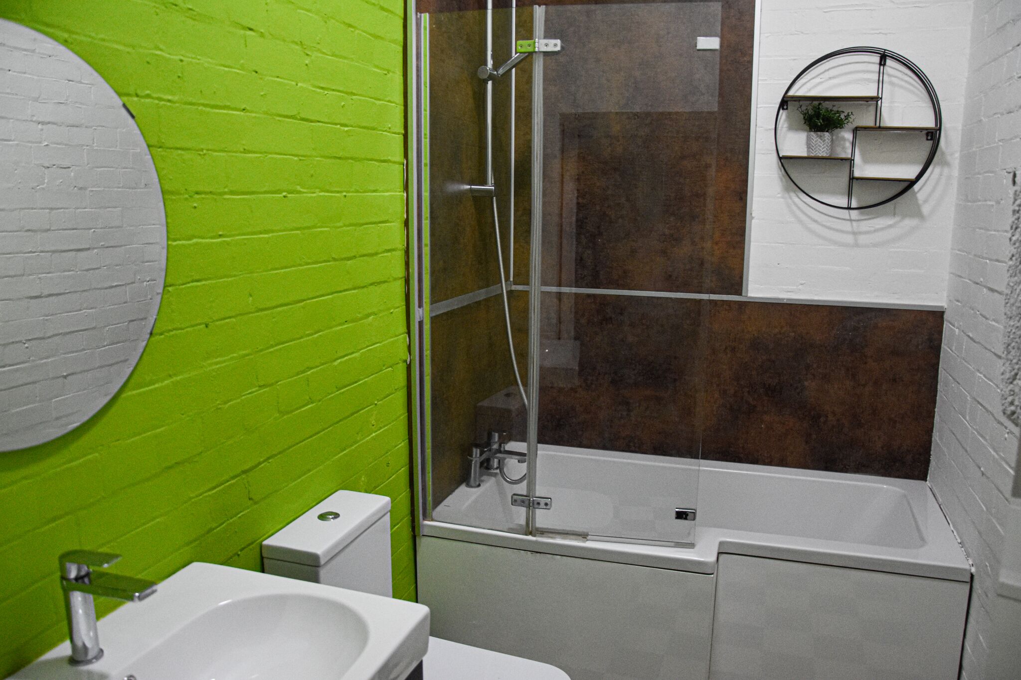 standard room (8) | bathroom | free toiletries, hair dryer, towels, soap