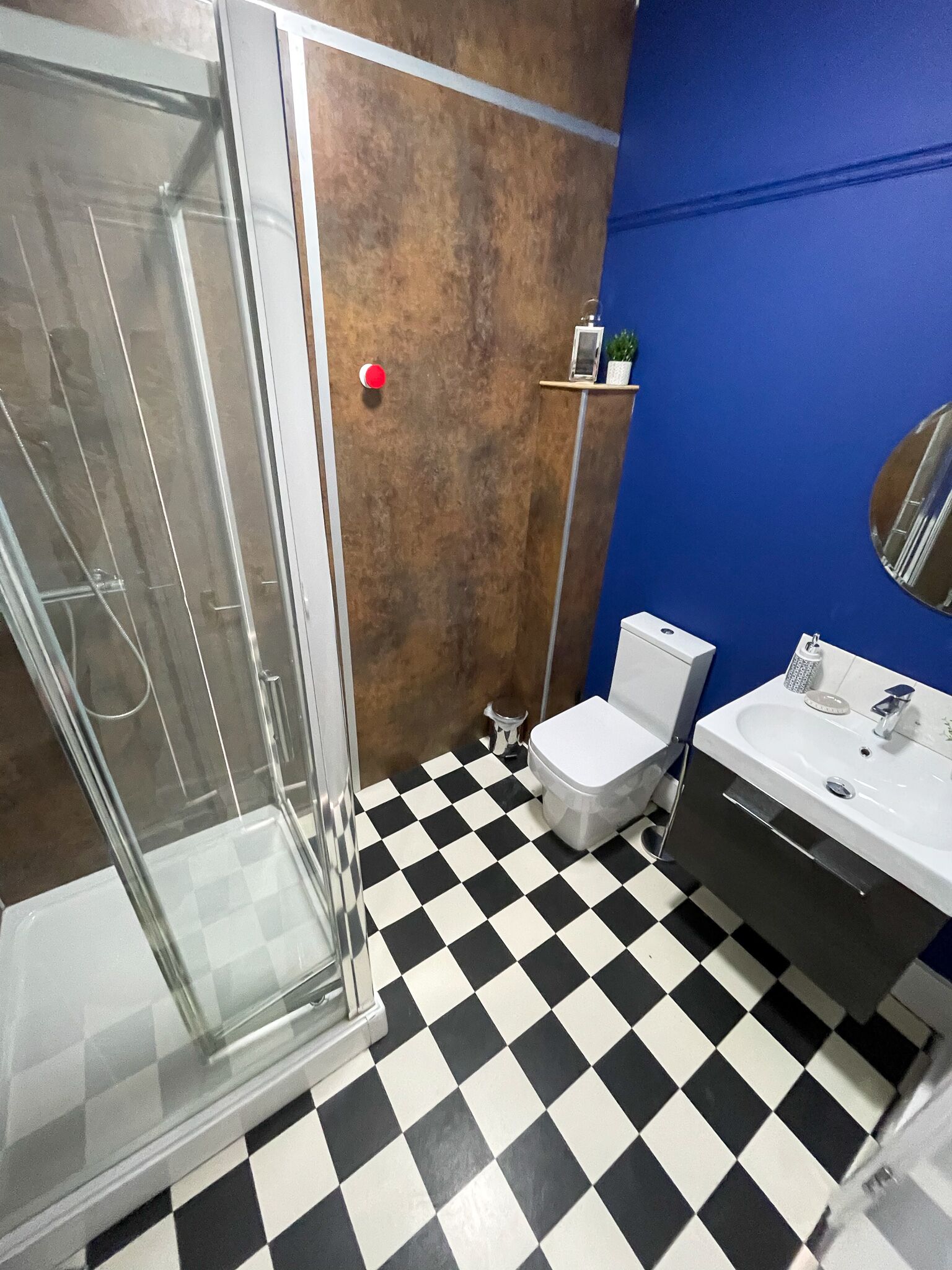 standard room (13) | bathroom | free toiletries, hair dryer, towels, soap