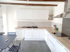 Kühlschrank, Mikrowelle, Ofen, Geschirrspüler