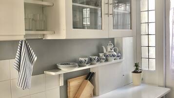 Apartment | Private kitchen | Fridge, microwave, oven, stovetop