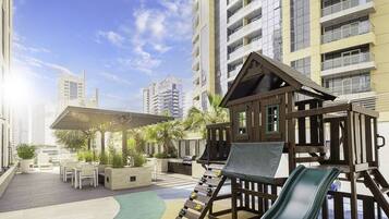 Área de juegos infantiles al aire libre