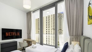 Căn hộ Deluxe | 2 phòng ngủ, khu vực làm việc phù hợp cho laptop 