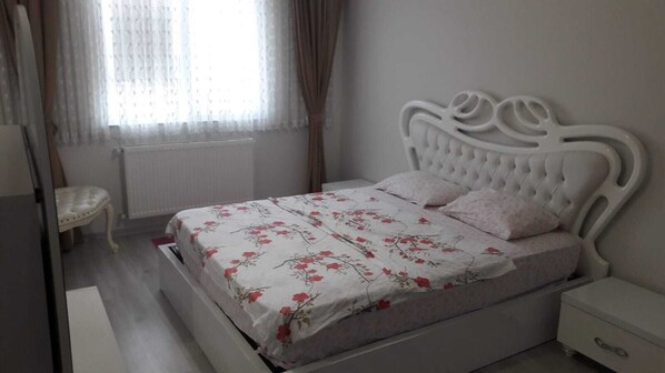 2 bedrooms, premium bedding, individually furnished, desk