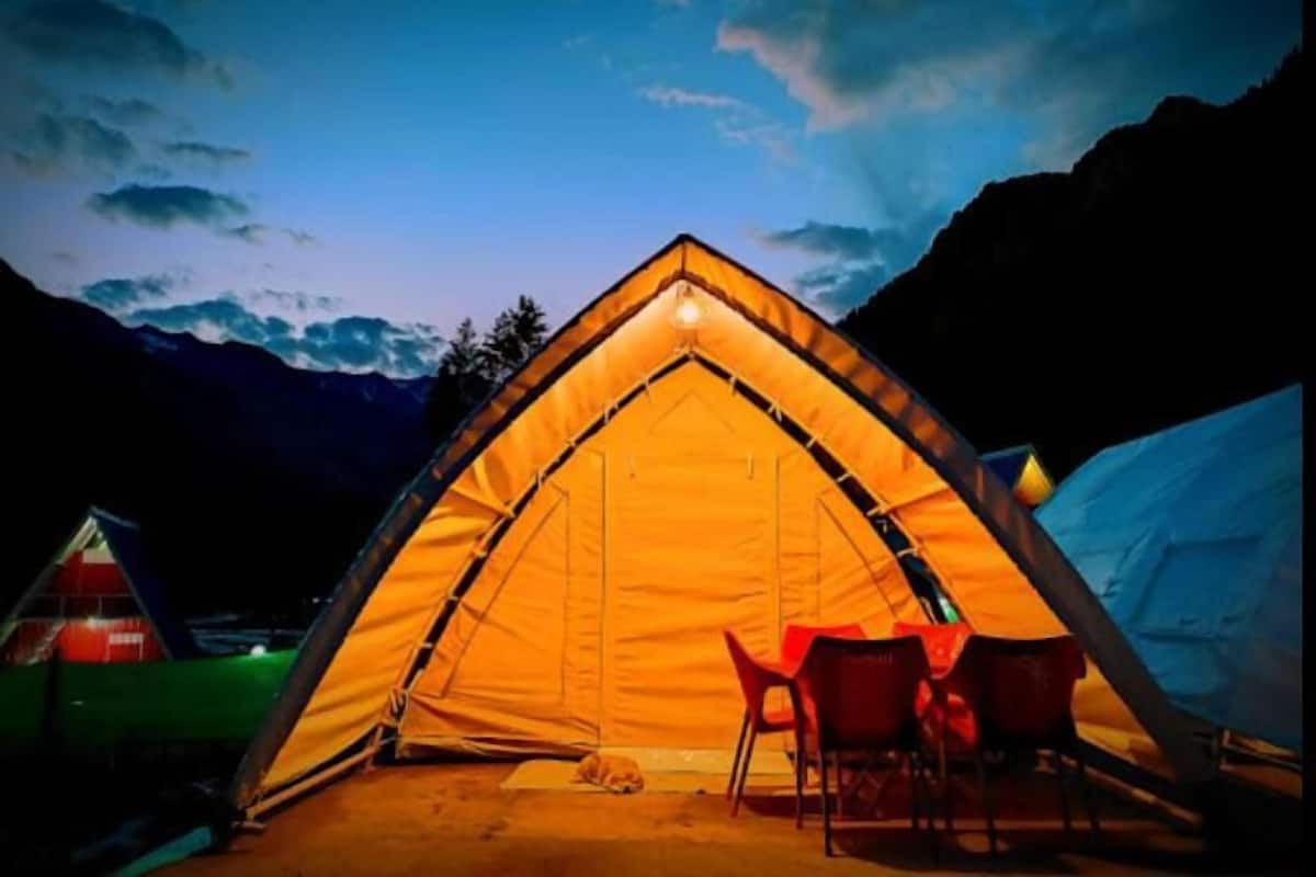 Deluxe vierpersoonskamer | Een strijkplank/strijkijzer, gratis wifi, beddengoed